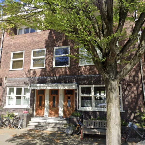 Vooraanzicht van het huis op de Jan van Eijckstraat te Amsterdam | Google Maps | Geraadpleegd in 2024